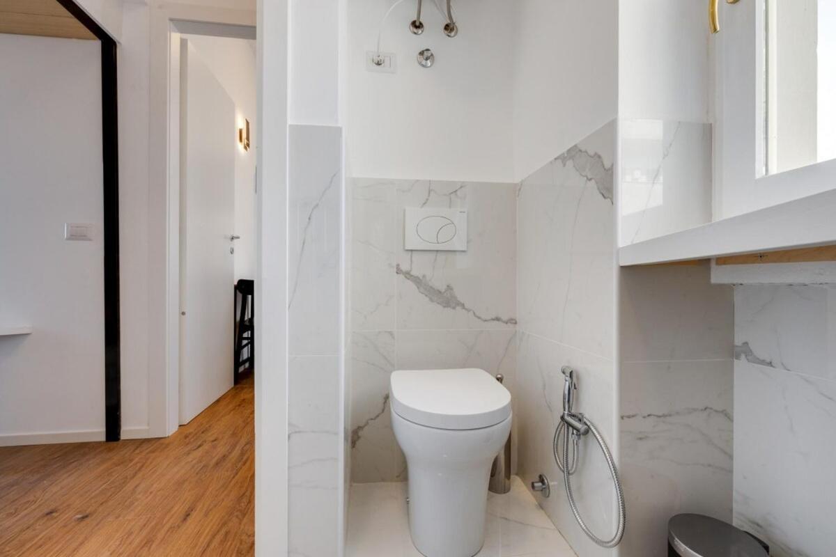 Homeby, Cozy Penthouse Apartment Milano Esterno foto